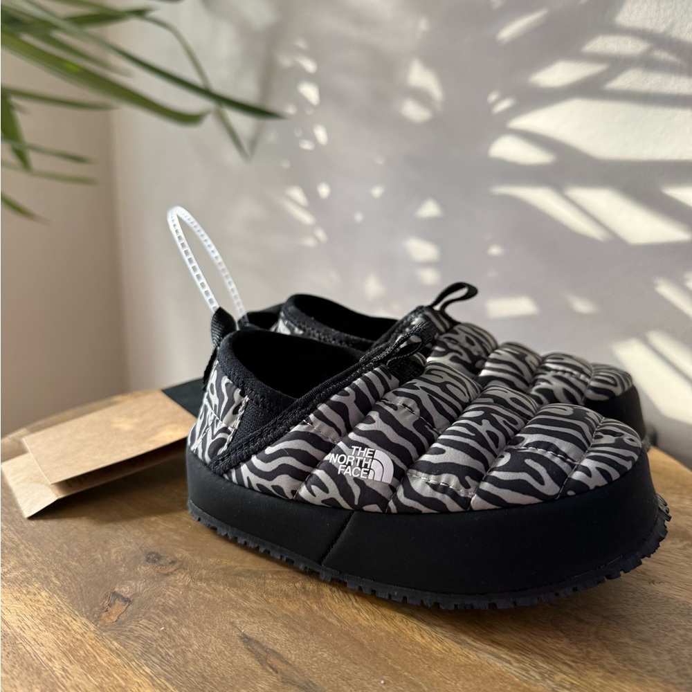 NWT The North Face Kids' 10c ThermoBall Traction Mule